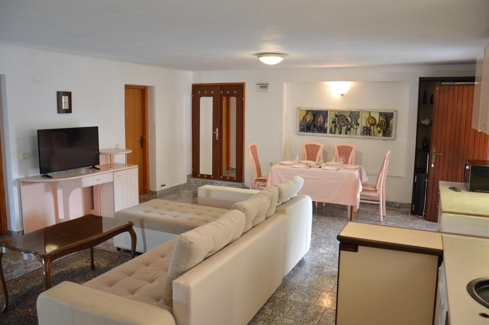 Apartments Aurelia Nova Vas  Ngoại thất bức ảnh